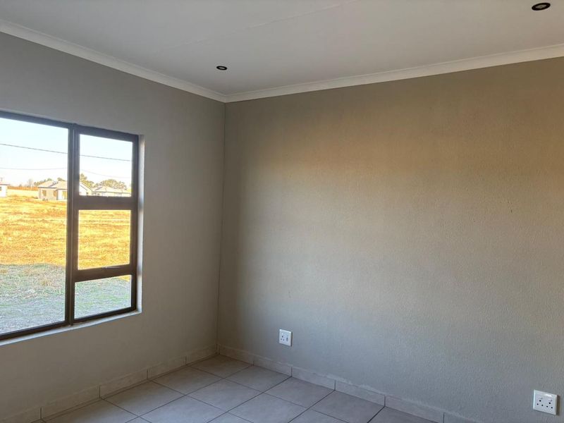 New Development home with 3 bedroom and 2 bathrooms - Photo 3
