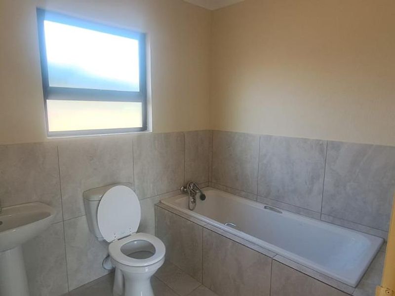 New Development 3 bedroom and 2 bathroom family home - Photo 7