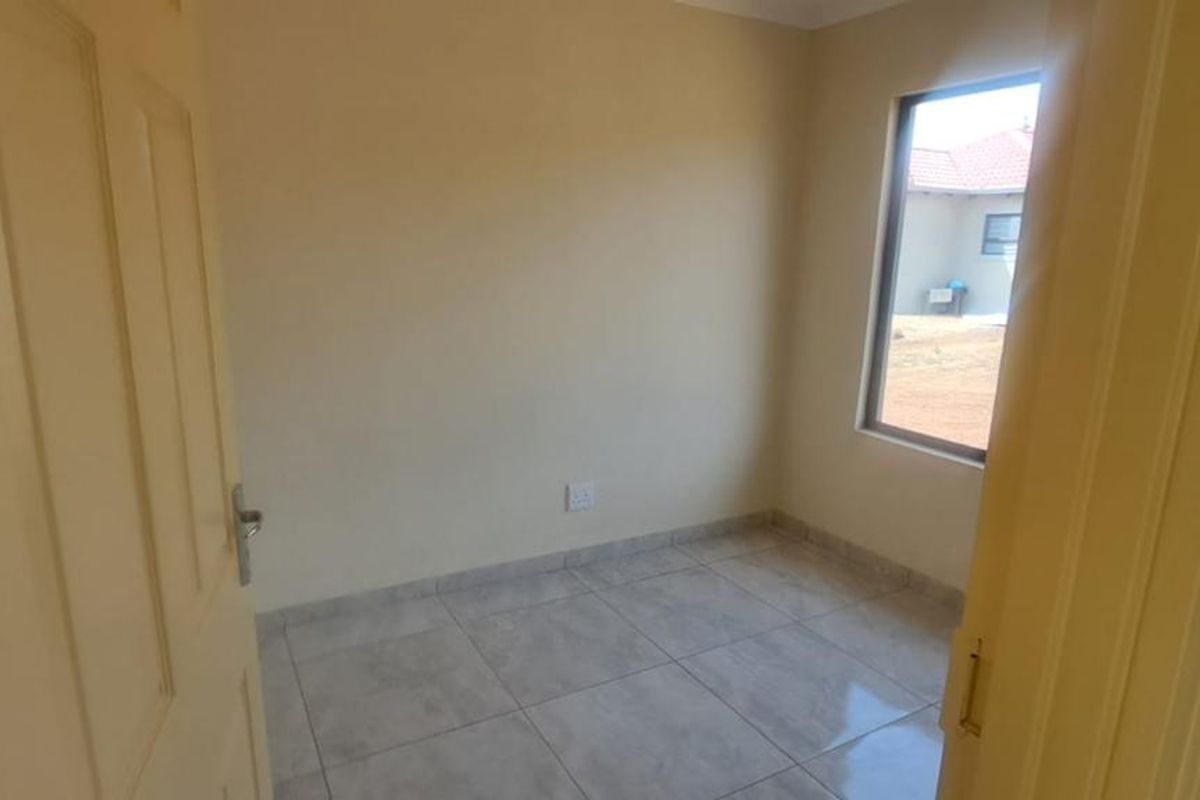 New eveopment living - Photo 4
