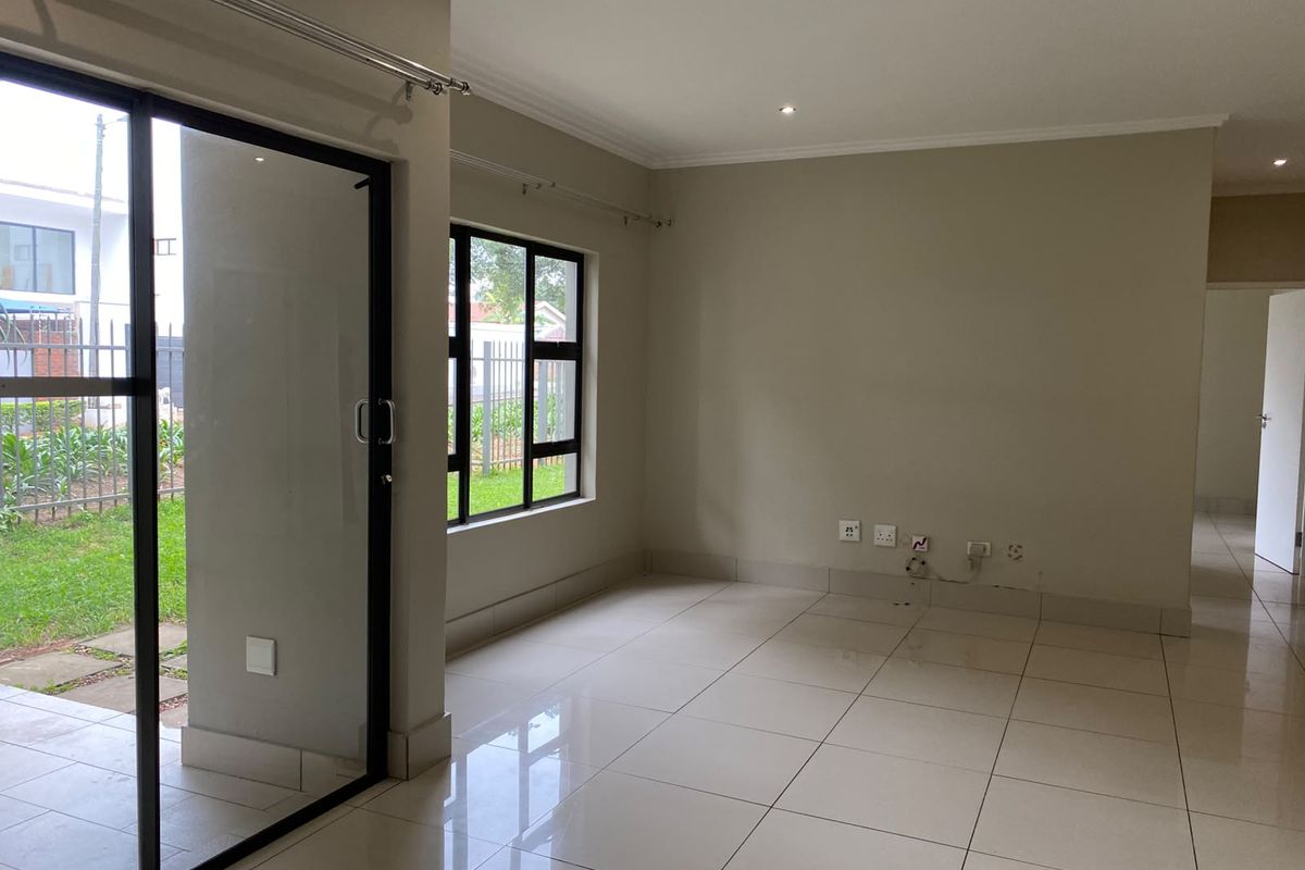 3-Bedroom, 2-Bathroom Apartment to Let - Photo 5
