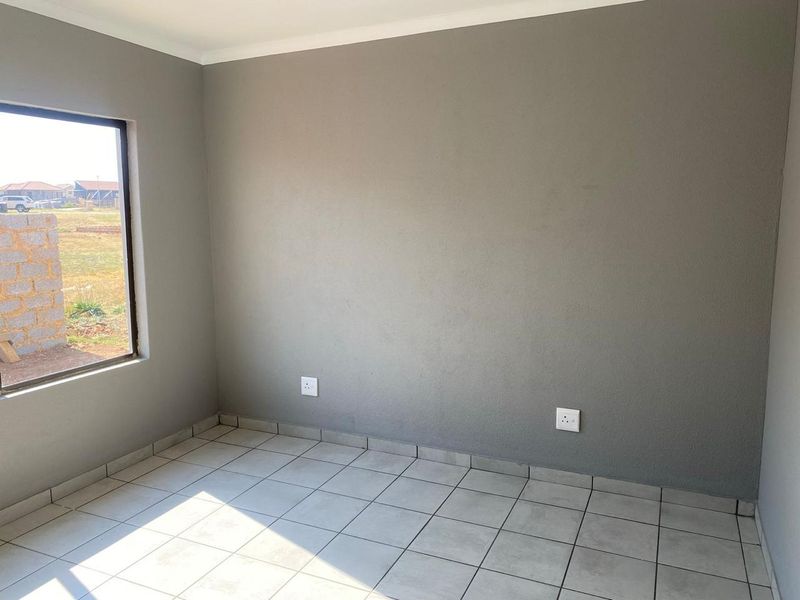 3 Bedroom, 2 bedroom house in new development in Reiger Park - Photo 3