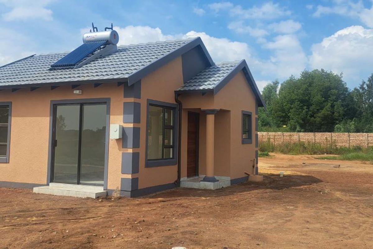 3 Bedroom, 2 bedroom house in new development in Reiger Park - Photo 5