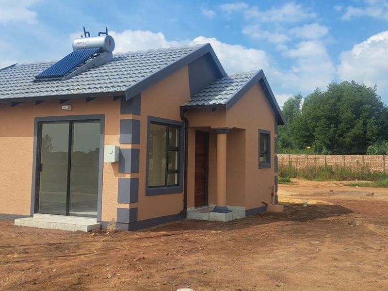 3 Bedroom, 2 bedroom house in new development in Reiger Park - Photo 5