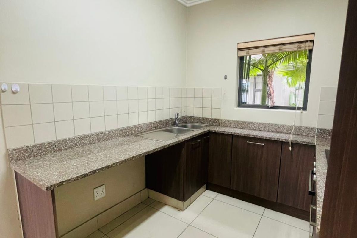 Modern 3 Bedroom, 2 Bathroom and 1 Parking Bay Apartment for Sale in Umhlanga Ridge - Photo 5