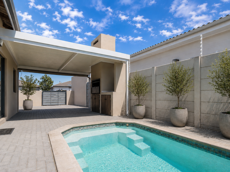 Spacious Family Living with Solar Backup in Parklands North - Photo 1