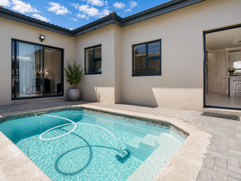 Spacious Family Living with Solar Backup in Parklands North - Photo 2