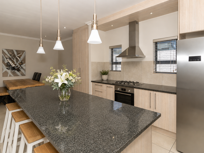 Spacious Family Living with Solar Backup in Parklands North - Photo 3