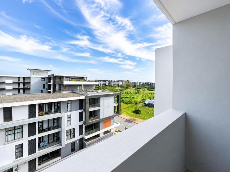 Morden 2 Bedroom Apartment in a quiet complex - Photo 1