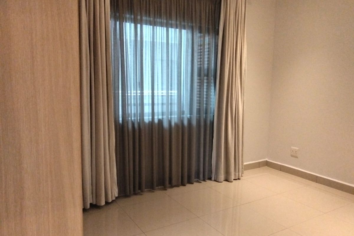 Morden 2 Bedroom Apartment in a quiet complex - Photo 5