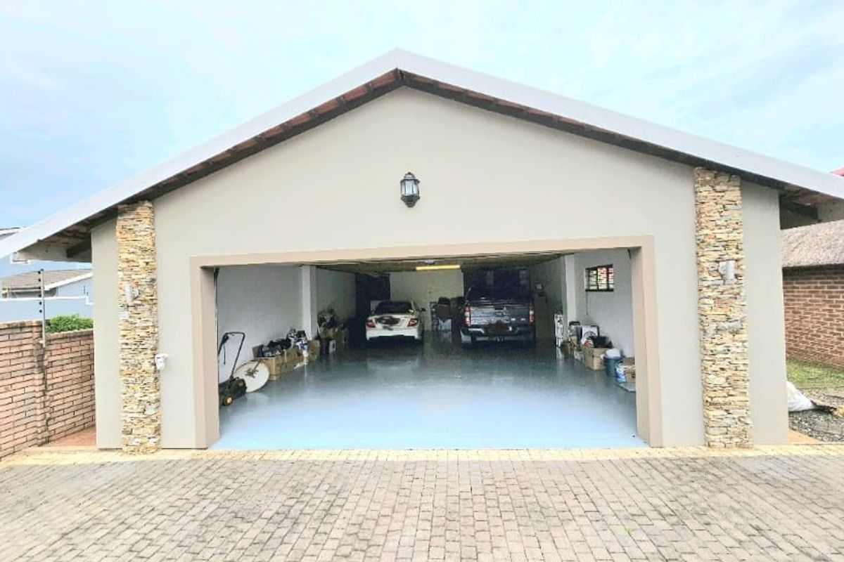 *WAGER AVENUE, PRESTONDALE | FAMILY HOME | 4 BED | 4 BATH | 4-GARAGE | OPEN YARD* - Photo 2
