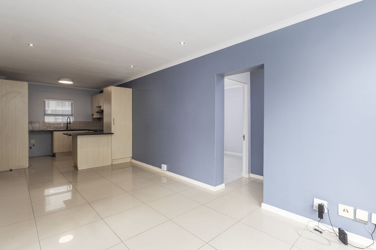 2 BEDROOM , 1 BATHROOM GEM A ROAD AWAY FROM BEAUTIFUL BLOUBERG BEACH FRONT - Photo 5