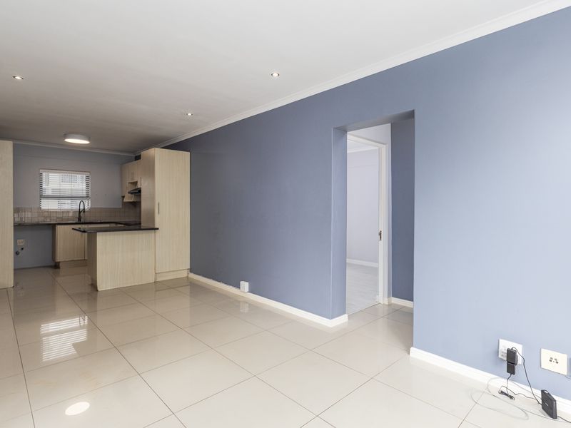 2 BEDROOM , 1 BATHROOM GEM A ROAD AWAY FROM BEAUTIFUL BLOUBERG BEACH FRONT - Photo 5