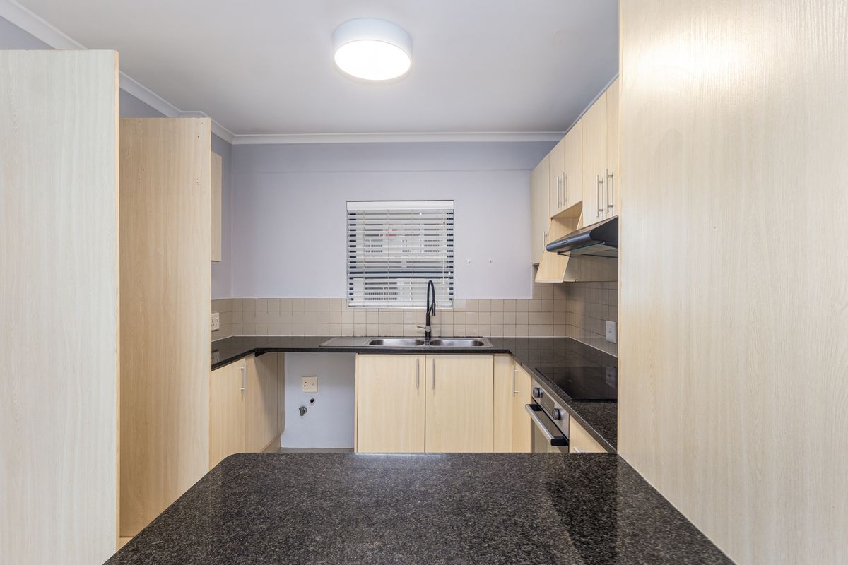 2 BEDROOM , 1 BATHROOM GEM A ROAD AWAY FROM BEAUTIFUL BLOUBERG BEACH FRONT - Photo 3