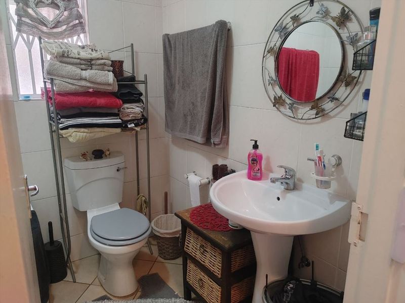 Double Story Town house in the lovely area of Glen Marais - Photo 6