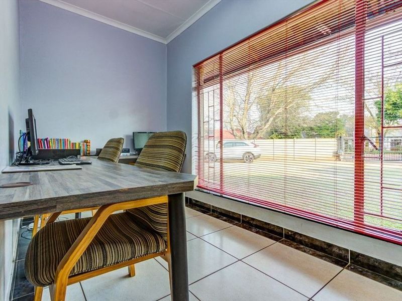 3 Bedroom family home with granny flat - Photo 9
