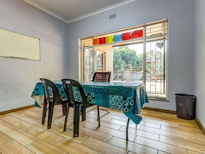 3 Bedroom family home with granny flat - Photo 6