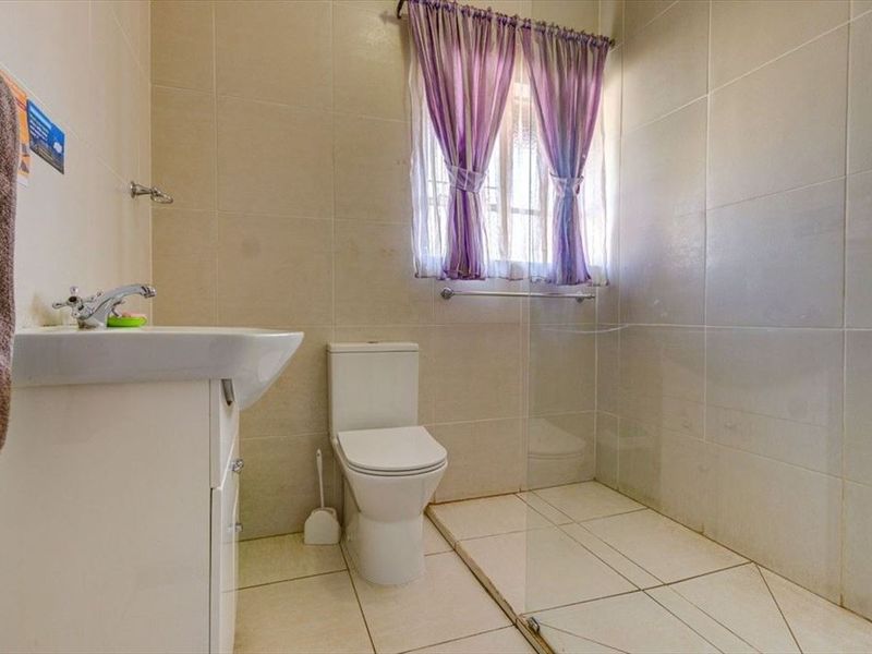 3 Bedroom family home with granny flat - Photo 3