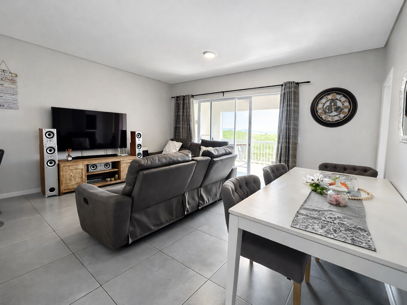 Top Floor Apartment In Manor Estate - Photo 9