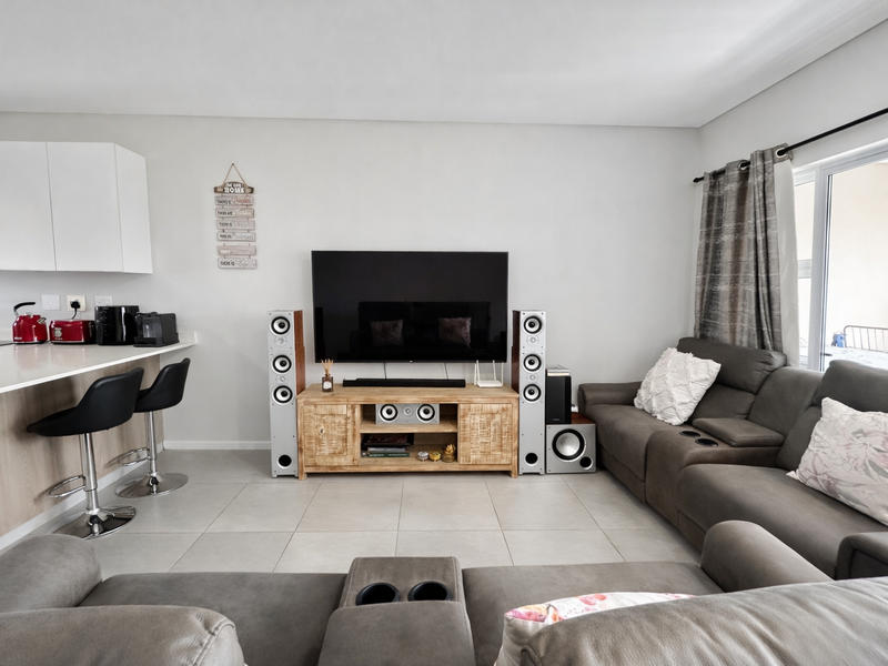 Top Floor Apartment In Manor Estate - Photo 8