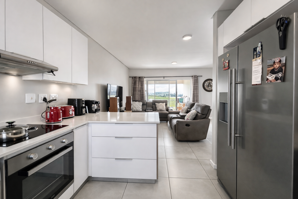 Top Floor Apartment In Manor Estate - Photo 3