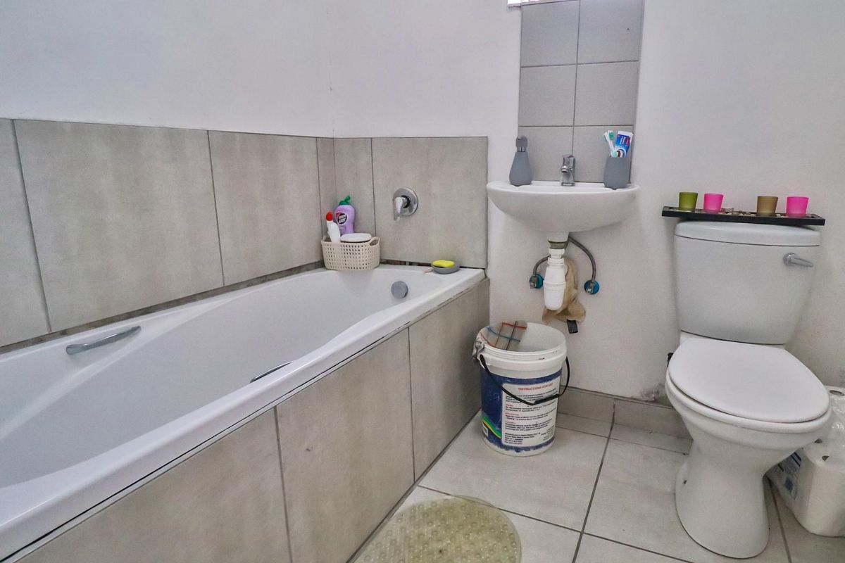 NORTH END 2 BED 1 BATH APARTMENT WITH PARKING FOR RENT - Photo 5