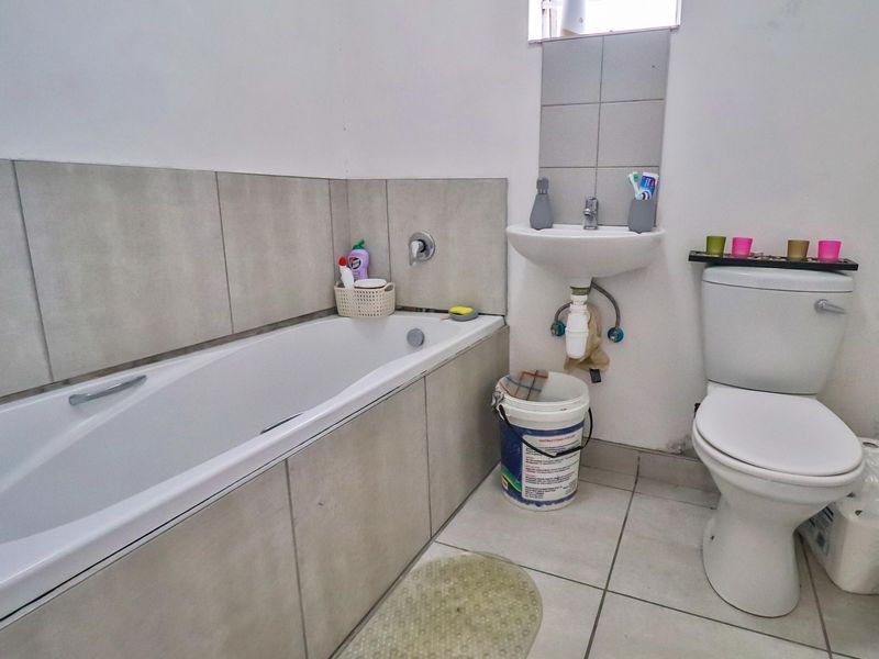NORTH END 2 BED 1 BATH APARTMENT WITH PARKING FOR RENT - Photo 5
