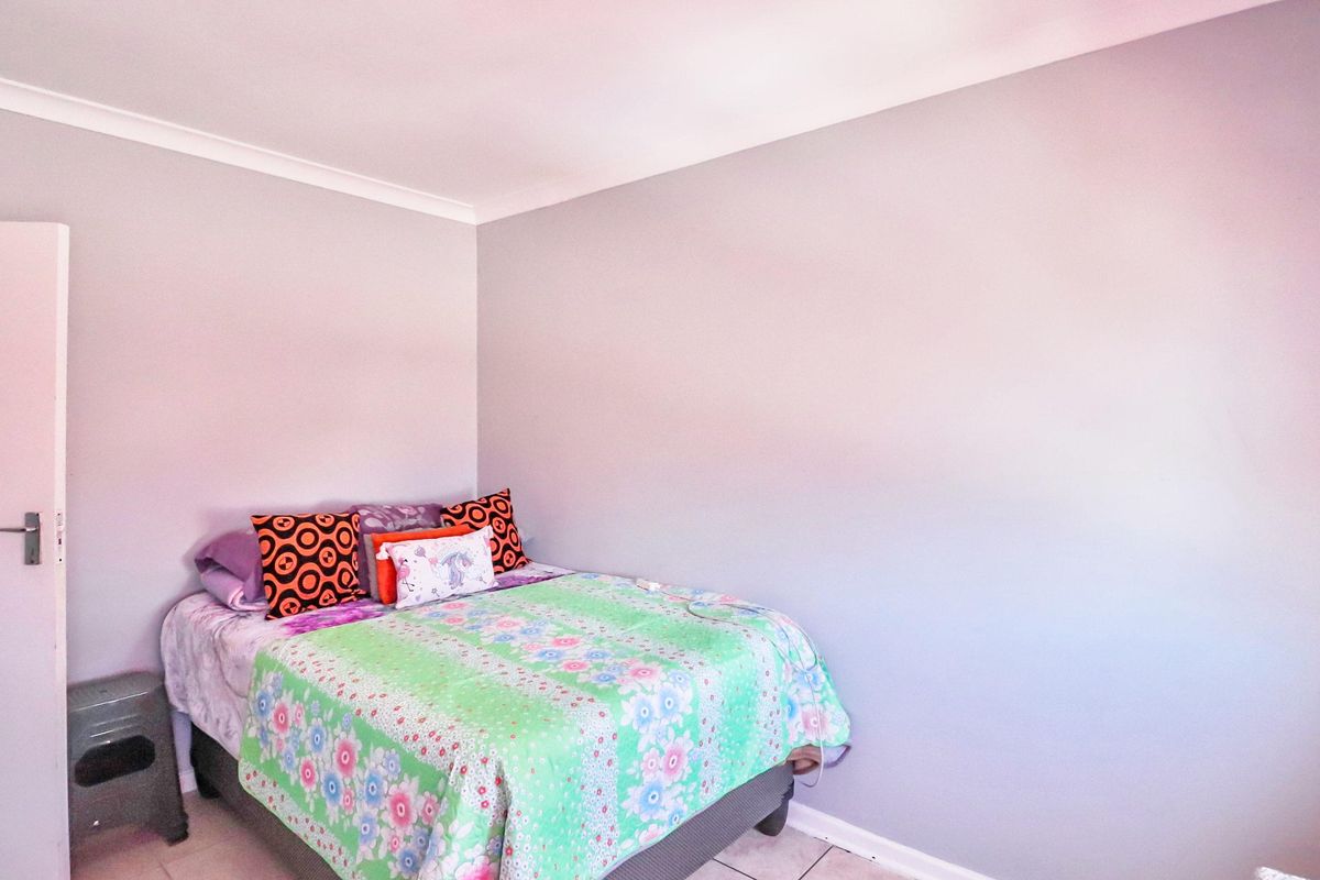 NORTH END 2 BED 1 BATH APARTMENT WITH PARKING FOR RENT - Photo 4