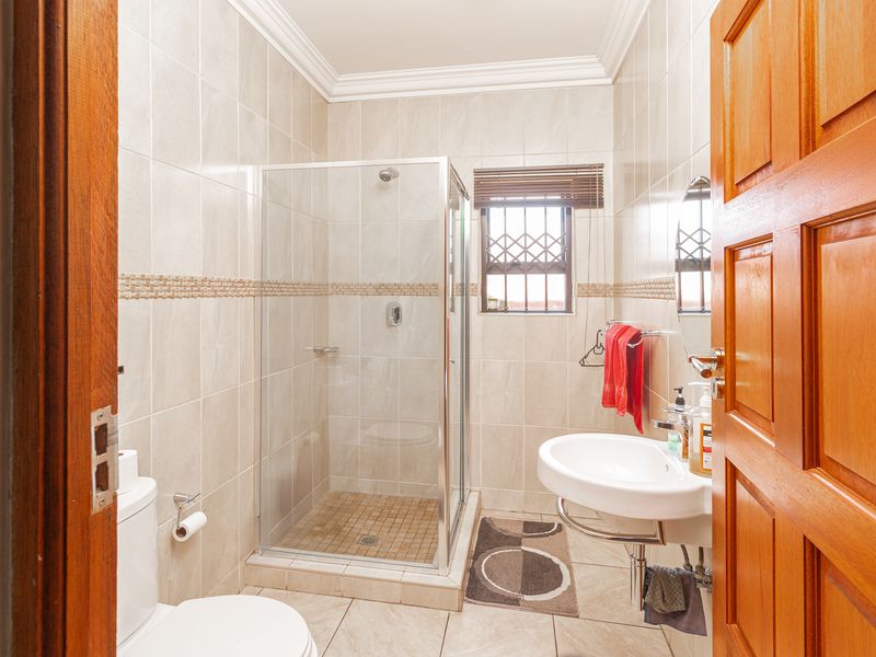 4 Bedroom House For Sale in Helderwyk Estate - Photo 7