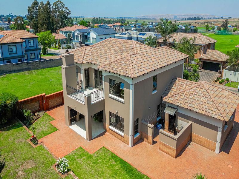 4 Bedroom House For Sale in Helderwyk Estate - Photo 5
