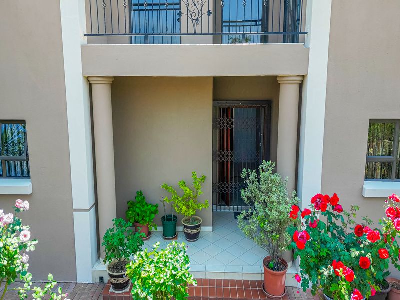 4 Bedroom House For Sale in Helderwyk Estate - Photo 3