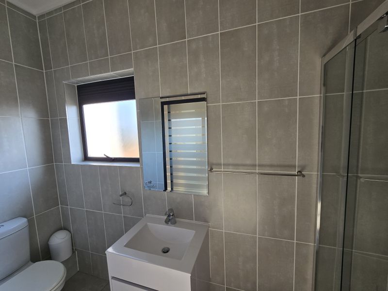 Modern Top-Floor Apartment in Ballito Hills Lifestyle Estate - Photo 10