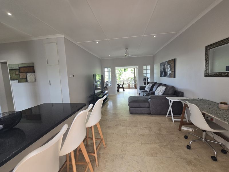 Stunning Fully Furnished Top-Floor Apartment - Photo 6