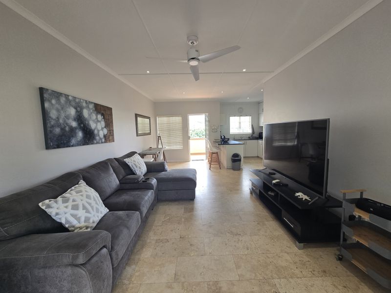 Stunning Fully Furnished Top-Floor Apartment - Photo 3