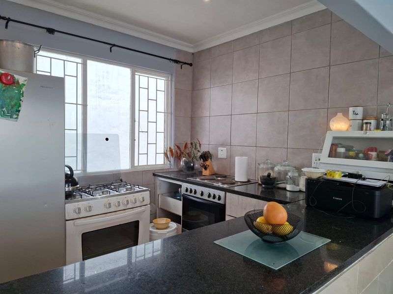 Rustic 3-Bedroom Family Home with Ocean Views and a Spacious Pet-Friendly Garden – Westbrook - Photo 8