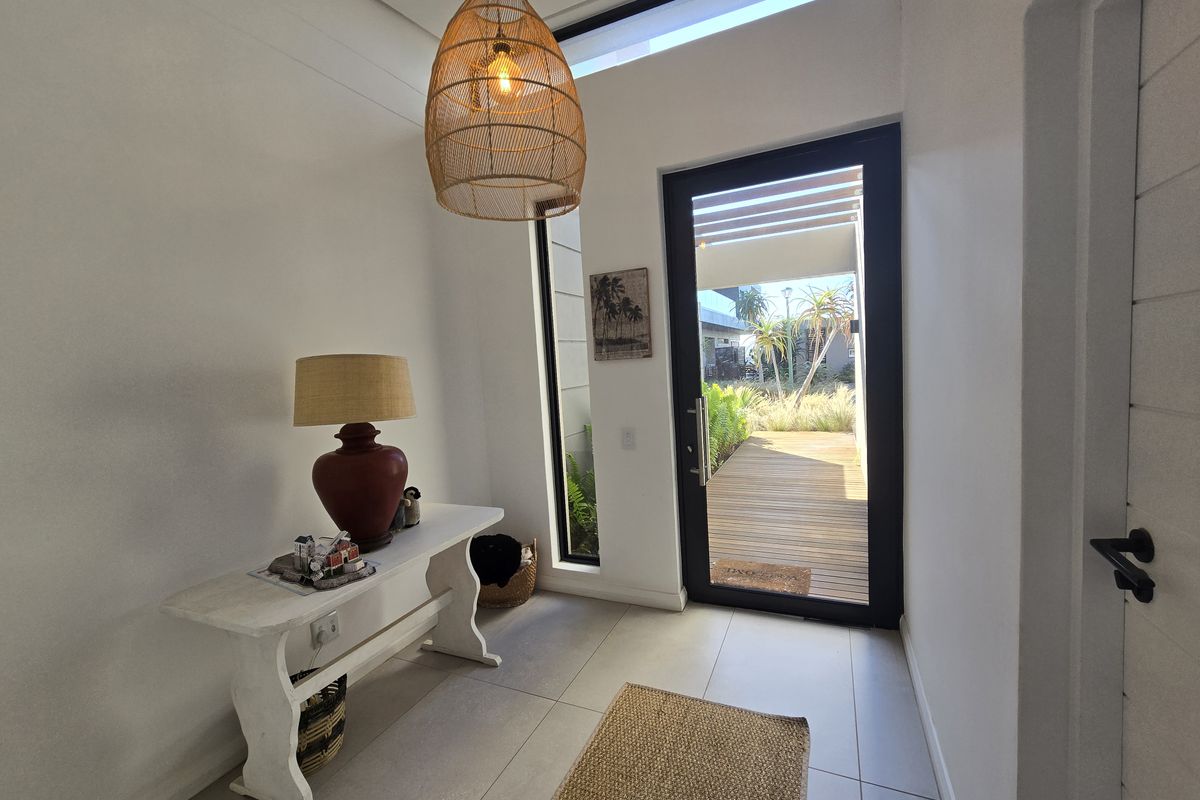 Luxurious Double-Storey Home in Tahari Coastal Estate - Photo 3