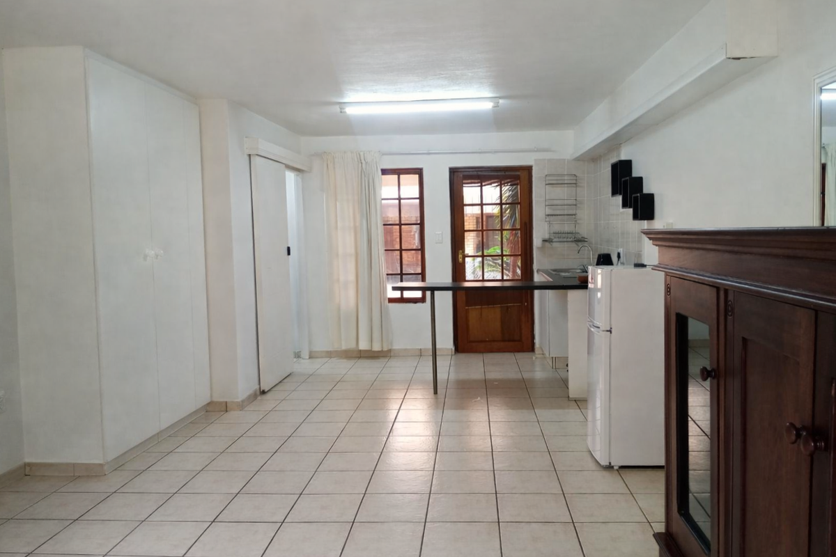 Studio Flat with private courtyard - Photo 2