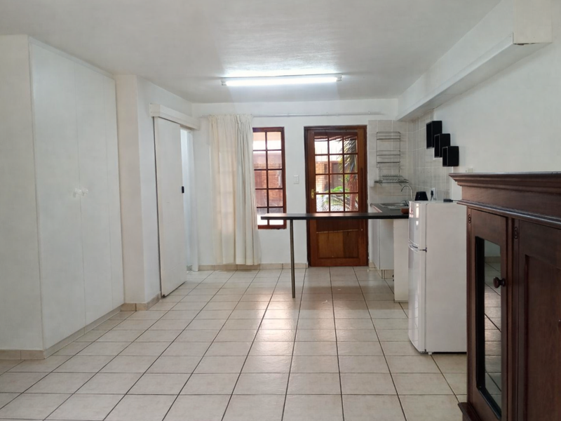 Studio Flat with private courtyard - Photo 2