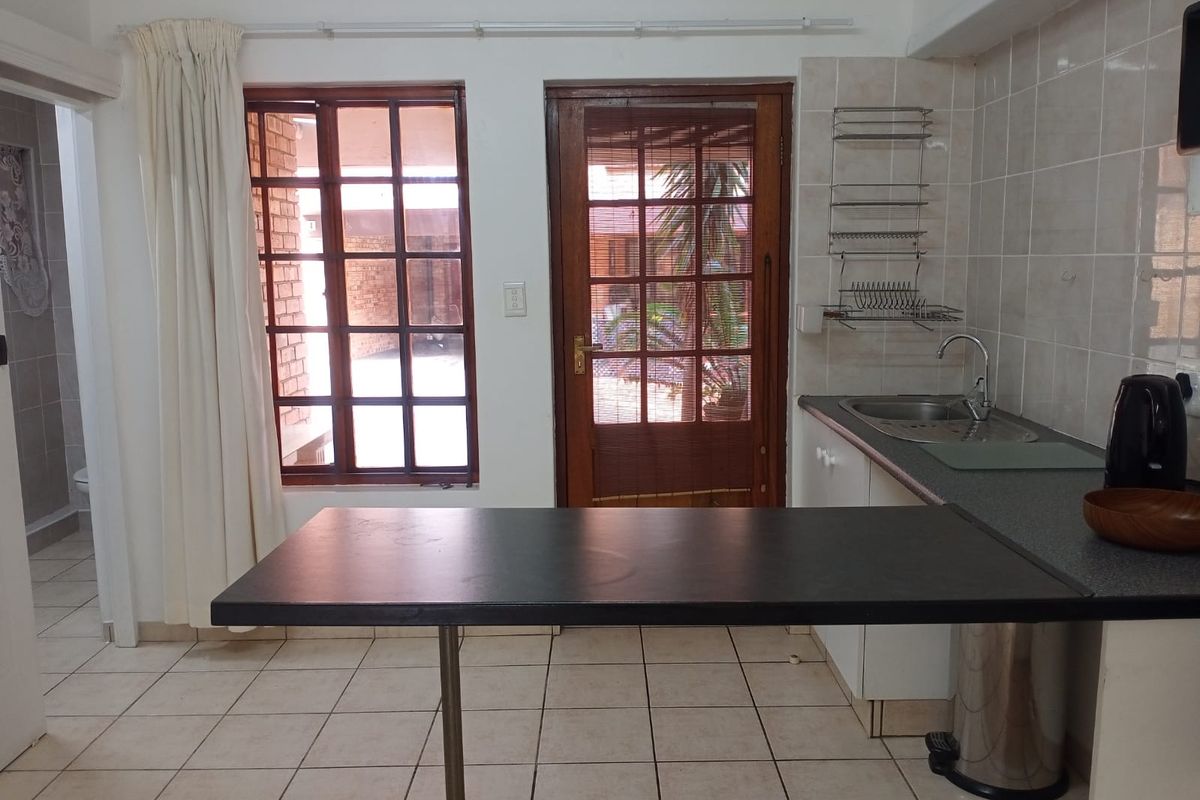 Studio Flat with private courtyard - Photo 3
