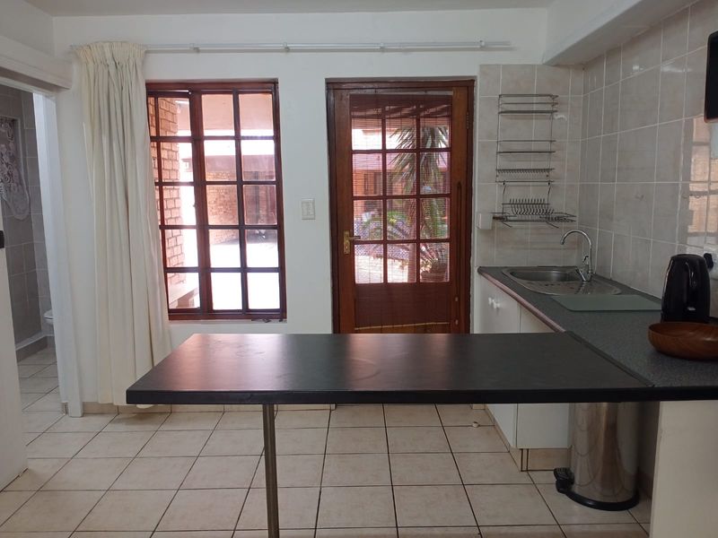 Studio Flat with private courtyard - Photo 3