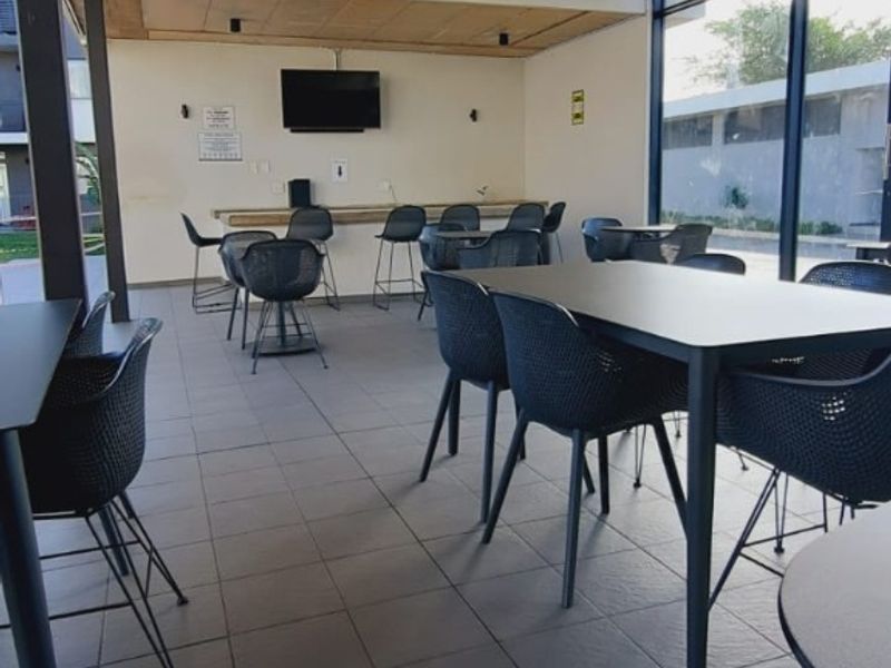 Modern 1-Bedroom Apartment – Secure Lock-Up-and-Go Living - Photo 10