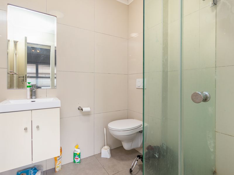 Spacious 2 Bedroom, 2 Bathroom Apartment for rent in a Secure Lifestyle Building - Photo 9