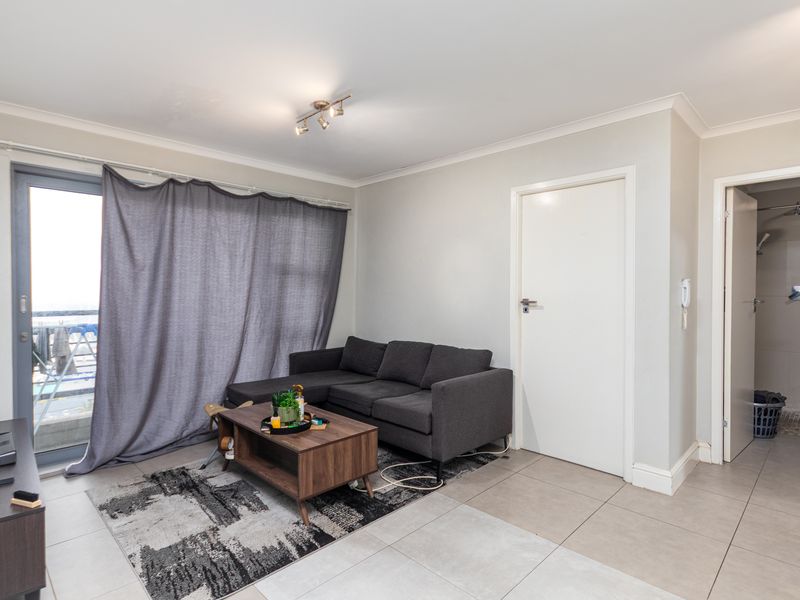 Spacious 2 Bedroom, 2 Bathroom Apartment for rent in a Secure Lifestyle Building - Photo 3