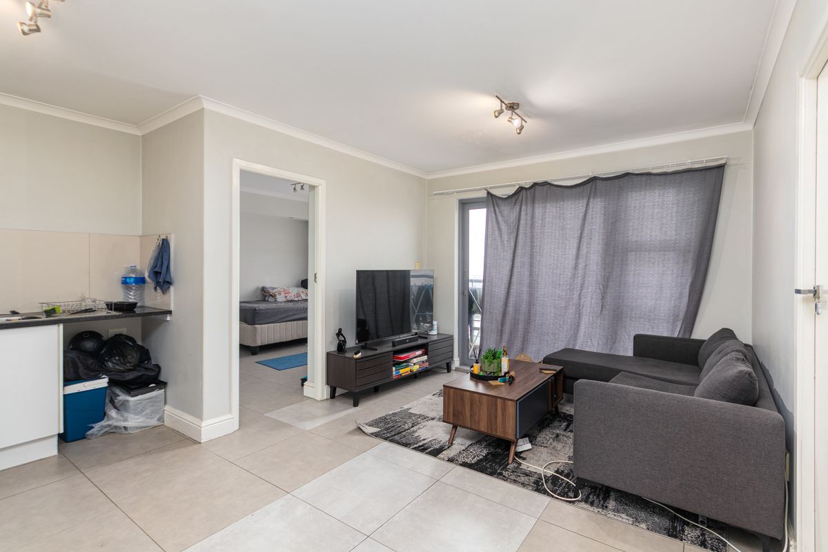 Spacious 2 Bedroom, 2 Bathroom Apartment for rent in a Secure Lifestyle Building - Photo 5