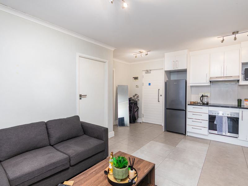Spacious 2 Bedroom, 2 Bathroom Apartment for rent in a Secure Lifestyle Building - Photo 4
