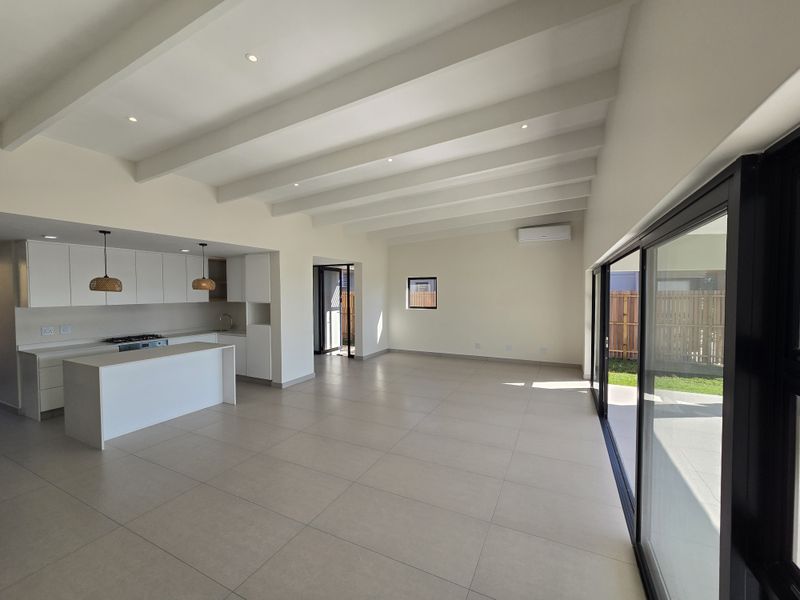 Brand-New Coastal Home with Spectacular 180° Sea Views - Photo 4