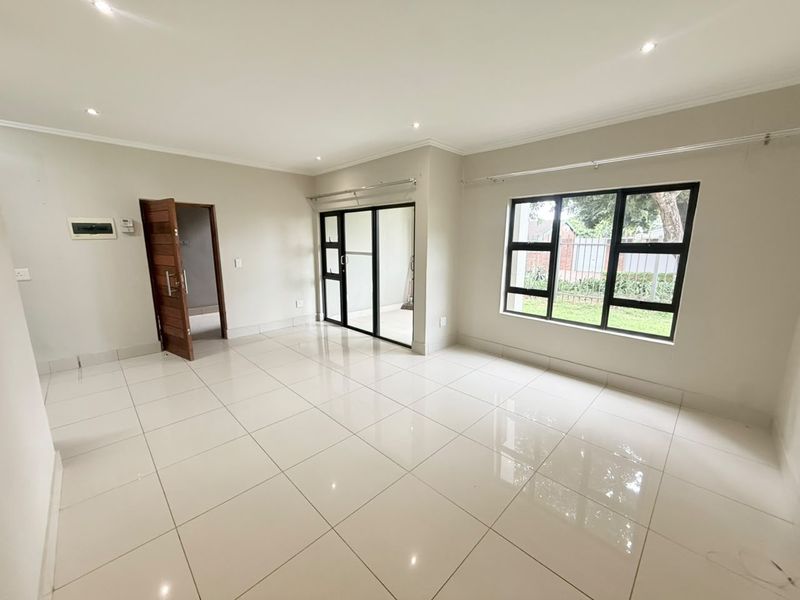 Modern 3 bedroom apartment in Umhlanga Ridge - Photo 3