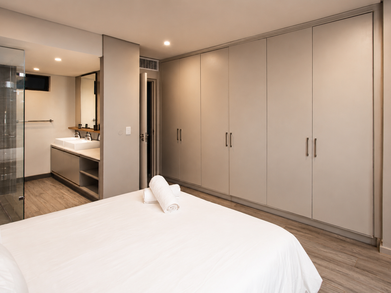 ✨ Modern 2-Bedroom Apartment with Contemporary Style - Photo 6