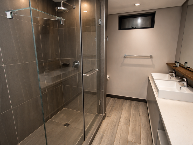 ✨ Modern 2-Bedroom Apartment with Contemporary Style - Photo 9