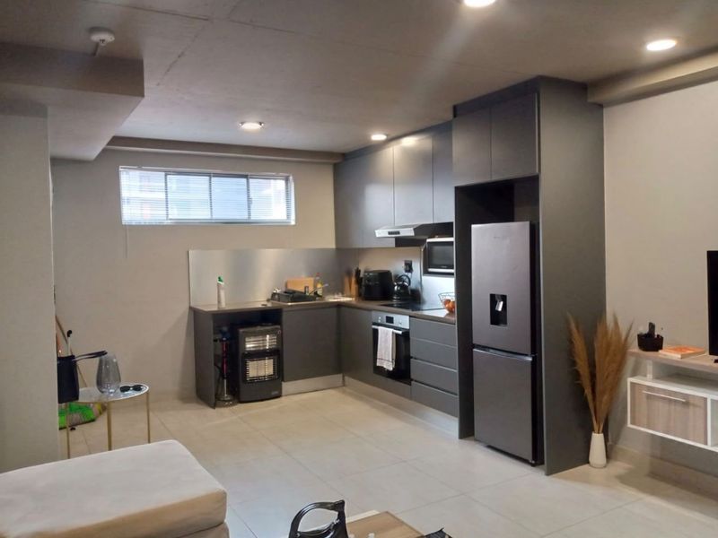 Modern 1-Bedroom Apartment to Rent at The Onyx, Umhlanga - Photo 3