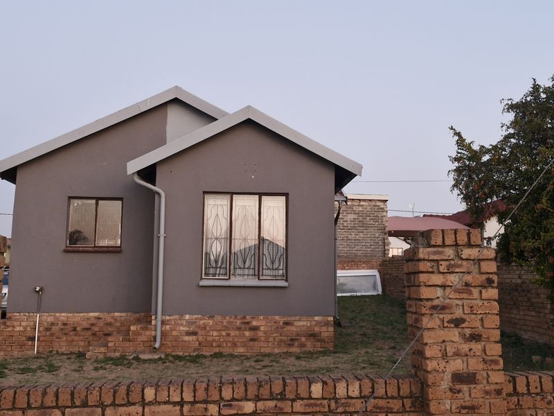 3 BEDROOM HOUSE FOR SALE IN MAHUBE VALLEY FOR R850 000 - Photo 3